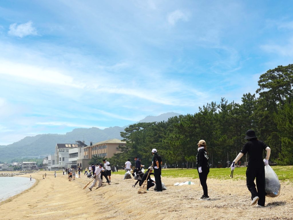 4社合同にて海岸清掃